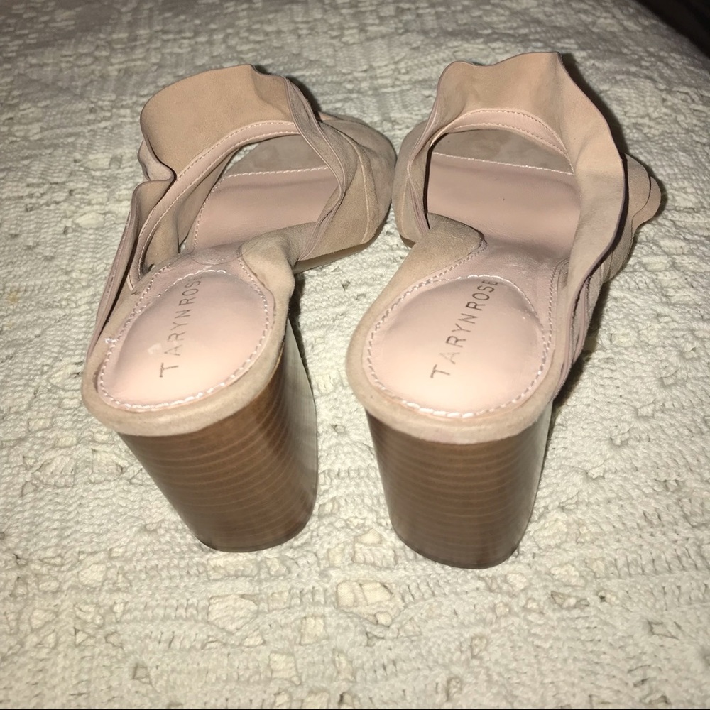 Sueded ruffled sandals! Sexy and feminine! - Picture 4 of 7